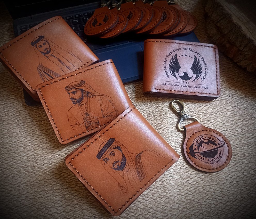 10 محفظة + ميدالية - الصورة 1